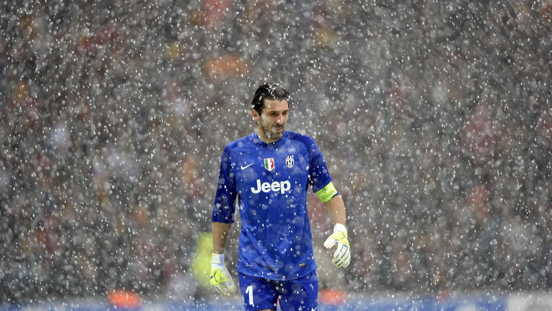 都市夜场赛：灯光璀璨，运动激情不夜城